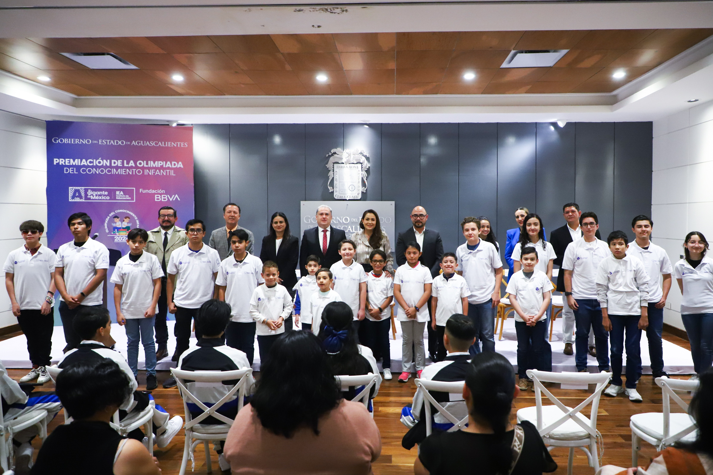 CON BECAS, TERE JIMÉNEZ Y FUNDACIÓN BBVA RECONOCEN A PRIMEROS LUGARES DE LA OLIMPIADA DEL CONOCIMIENTO INFANTIL