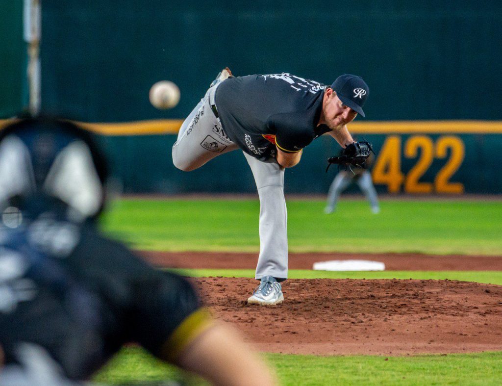 ALGODONEROS DESCARRILA A LA MAQUINA RIELERA Y SE LLEVA LA SERIE COMPLETA