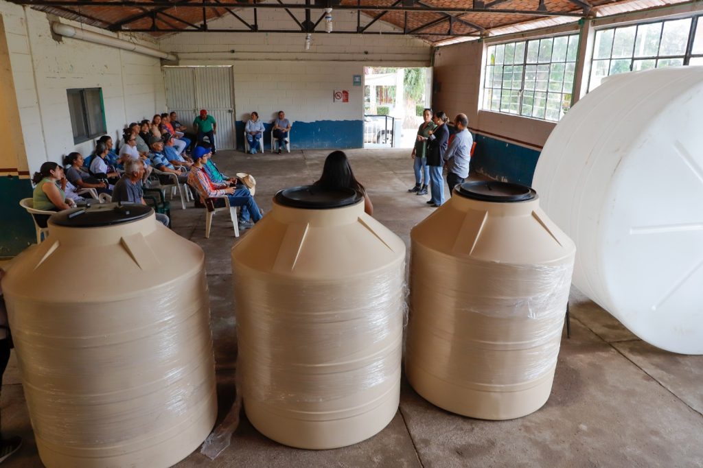 GOBIERNO DE JM IMPULSA EL USO DE ENERGÍA SOLAR Y ALMACENAMIENTO DE AGUA CON NUEVA ENTREGA DE EQUIPOS