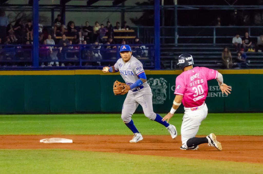 Los Rieleros timbraron una carrera en pisa y corre para ganar 4-3 y dejar en el terreno a los Acereros de Monclova.