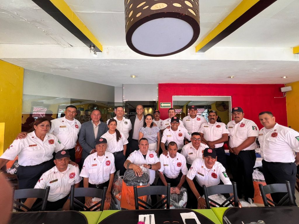 BOMBEROS DE JESÚS MARÍA RECIBIERON UNIFORMES