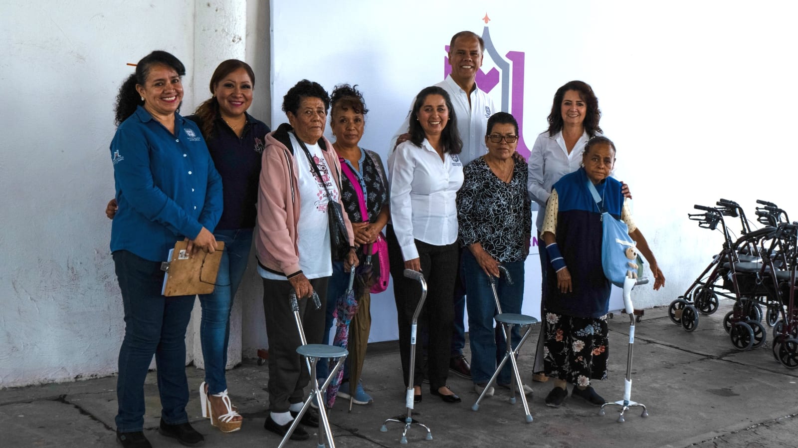DIF DE JESÚS MARÍA ENTREGÓ APARATOS ORTOPÉDICOS, ADQUIRIDOS CON LO RECAUDADO EN BAÑOS PÚBLICOS DURANTE LA FERIA DE LOS CHICAHUALES