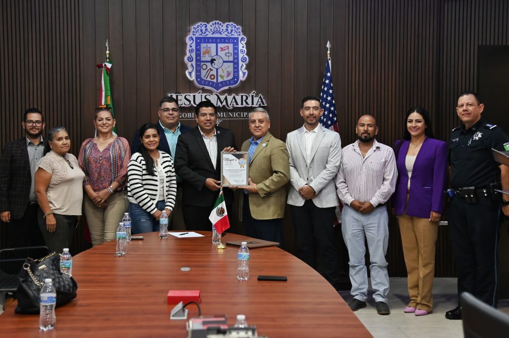 JESÚS MARÍA ESTRECHA LAZOS DE COOPERACIÓN CON AURORA, ILLINOIS, U.S.A.