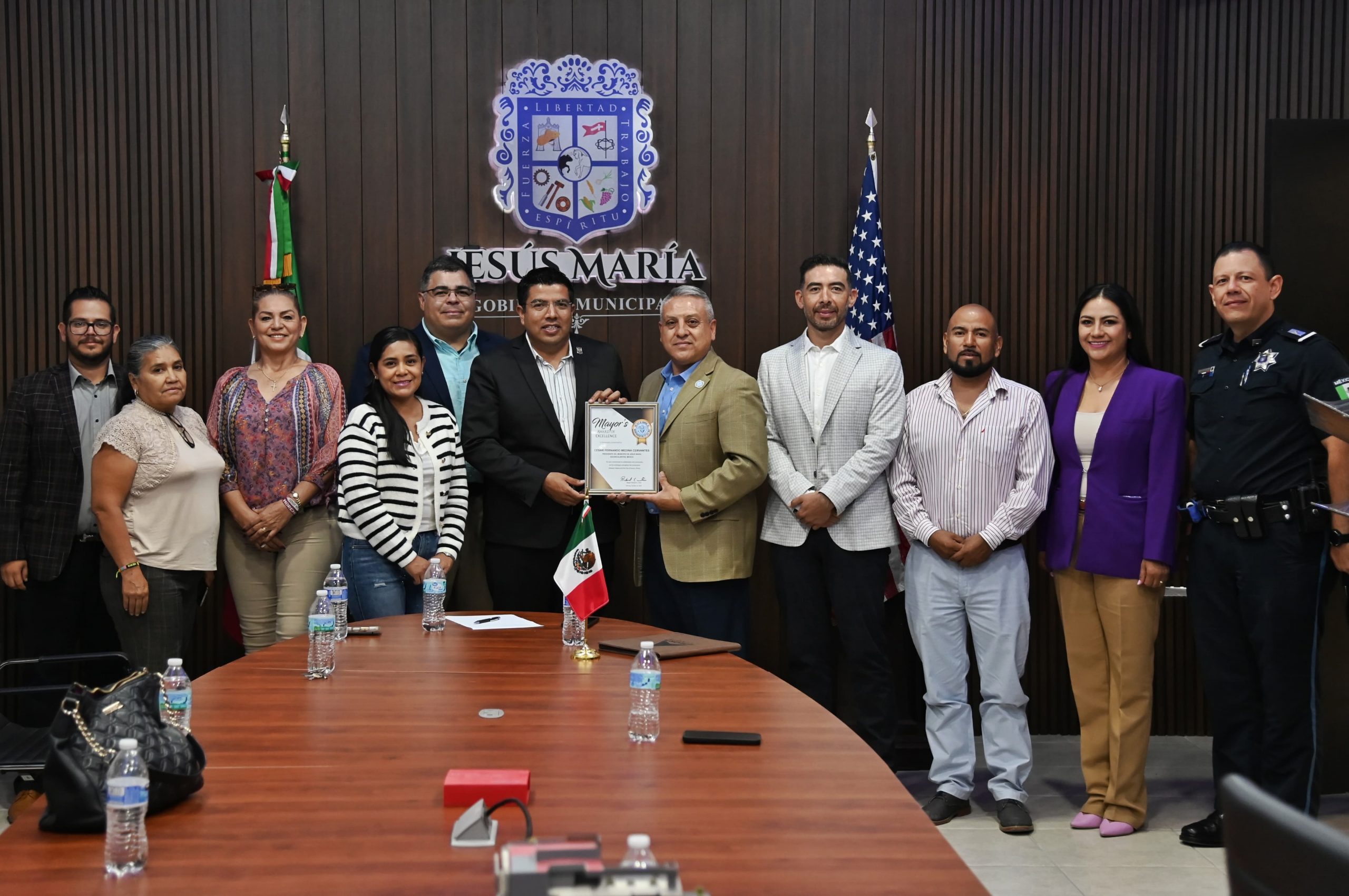 JESÚS MARÍA ESTRECHA LAZOS DE COOPERACIÓN CON AURORA, ILLINOIS, U.S.A.