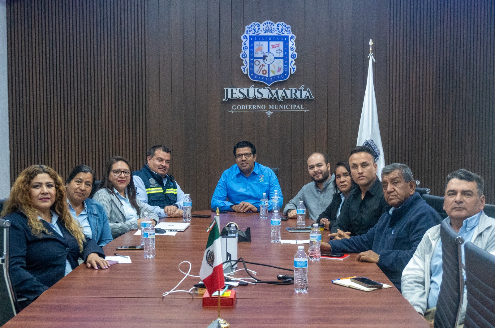 ESTRECHA CÉSAR MEDINA COMUNICACIÓN CON DELEGADOS MUNICIPALES