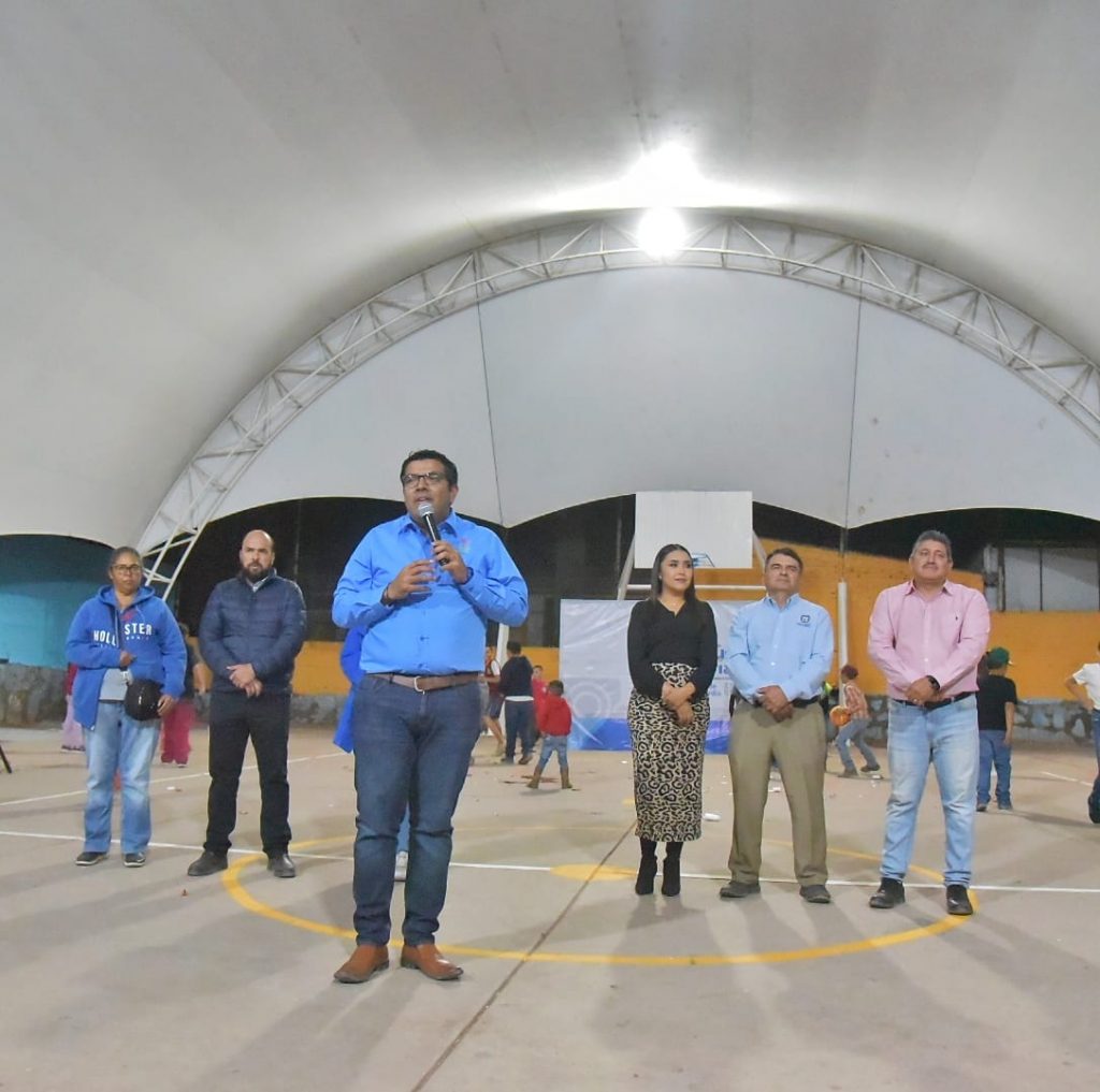 EQUIPA CÉSAR MEDINA CON NUEVA ILUMINACIÓN, CANCHAS DEPORTIVAS EN TAPIAS VIEJAS