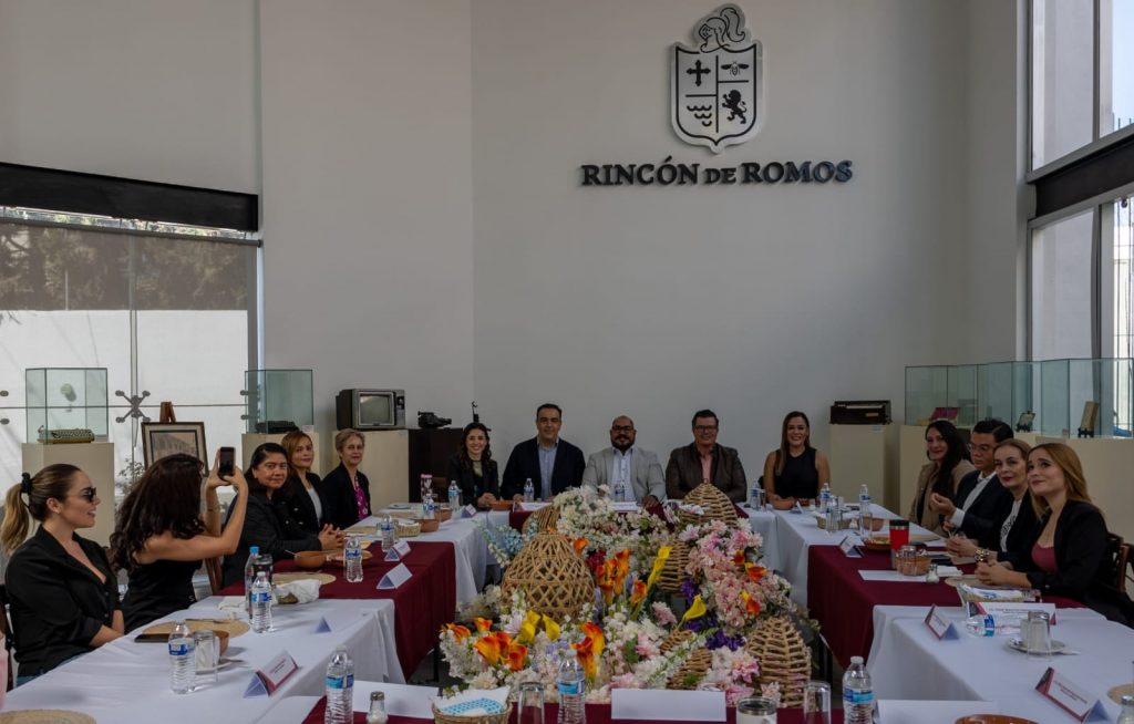 ENCABEZA TRINO ROMO MARÍN SESIÓN DE COMISIÓN DE SERVIDORES PÚBLICOS EN RINCÓN DE ROMOS