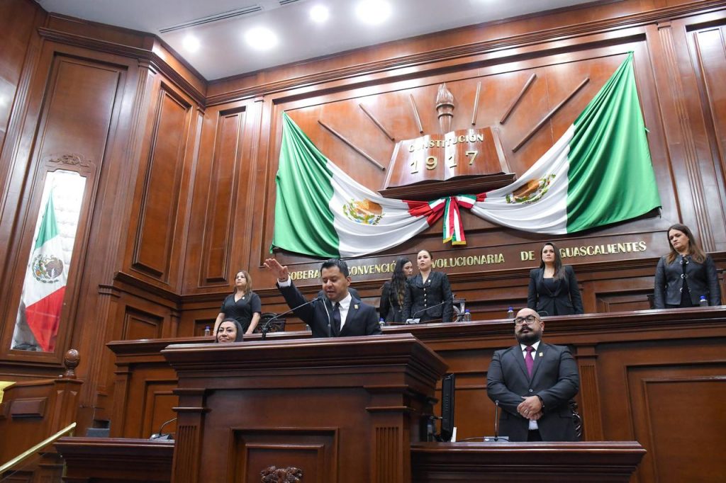 FORTALECER LEYES PARA MEJORAR LA CALIDAD DE VIDA DE LAS FAMILIAS, MI COMPROMISO : LUIS LEÓN
