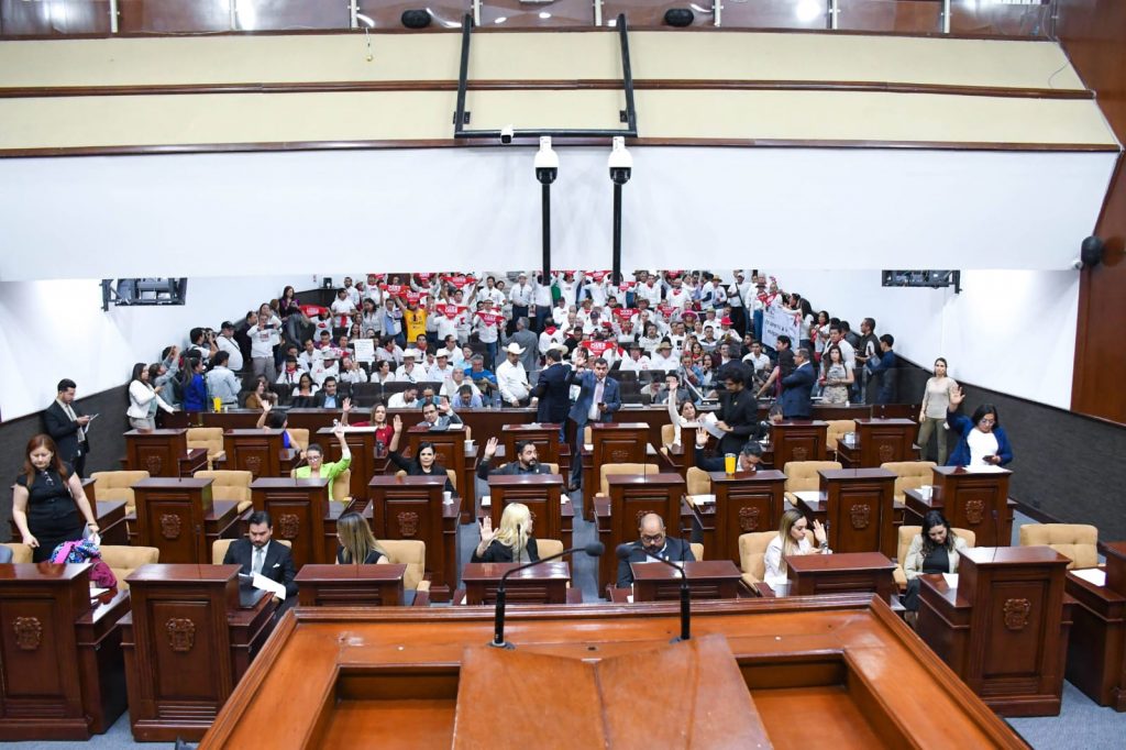 ESTABLECE CONGRESO DE AGUASCALIENTES EL RECONOCIMIENTO CONSTITUCIONAL A LAS ACTIVIDADES COMO LA TAUROMAQUIA, LA CHARRERÍA Y LOS GALLOS DE LA FNSM