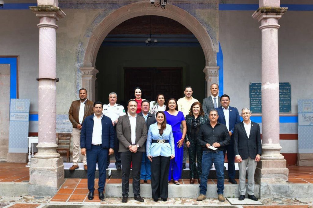 ALCALDESA DE PABELLÓN DE ARTEAGA SE REUNIÓ CON LA GOBERNADORA DE AGUASCALIENTES Y ALCALDES DE LA ENTIDAD