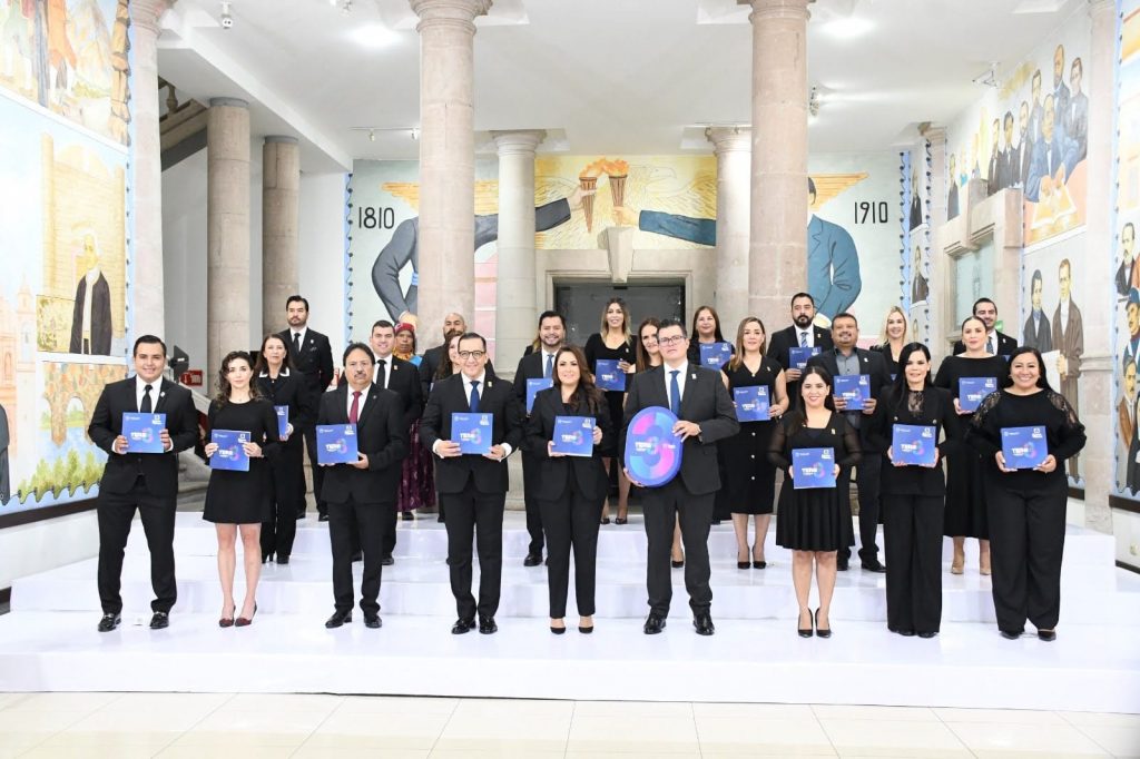 CONGRESO DE AGUASCALIENTES RECIBIÓ EL TERCER INFORME DE GOBIERNO DE TERE JIMÉNEZ