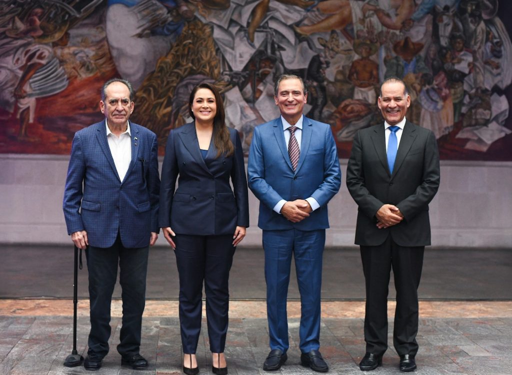 EN UN EJERCICIO INÉDITO Y COMO PARTE DE SU TERCER INFORME, TERE JIMÉNEZ SE REÚNE CON GOBERNADORES QUE LE ANTECEDIERON PARA COMPARTIR SU VISIÓN DEL DESARROLLO DE AGUASCALIENTES