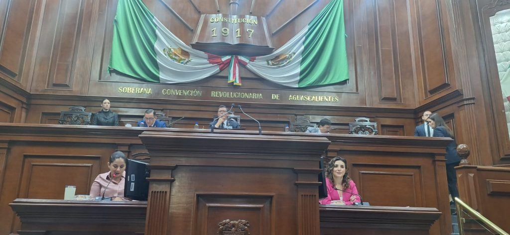 RINDEN PROTESTA DIPUTADO Y SECRETARIO GENERAL DEL CONGRESO DE AGUASCALIENTES