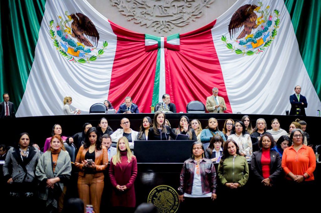 APRUEBAN DIPUTADOS INICIATIVA DE ANAYELI MUÑOZ PARA SANCIONAR AGRESORES DE MUJERES QUE SON FUNCIONARIOS PÚBLICOS