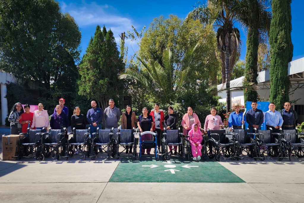 CON MATERIAL RECICLADO, DIF JESÚS MARÍA ENTREGA APOYOS FUNCIONALES A QUIENES MÁS LO NECESITAN