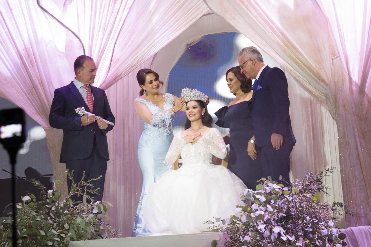 ALEXA I ES CORONADA COMO REINA DE LA FERIA NACIONAL DE SAN MARCOS 2026