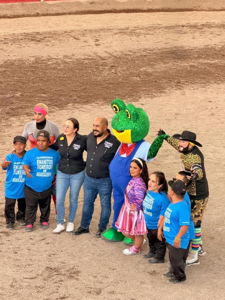 FESTEJA TRINO ROMO MARÍN A NIÑAS, NIÑOS Y A SUS MAMÁS ENEL LIENZO CHARRO DE RINCÓN DE ROMOS