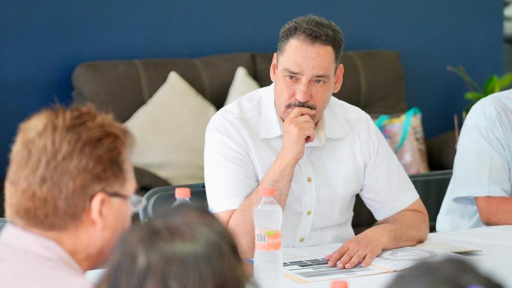 TOÑO MARTÍN DEL CAMPO ESCUCHA A FAMILIARES DE PERSONAS DESAPARECIDAS